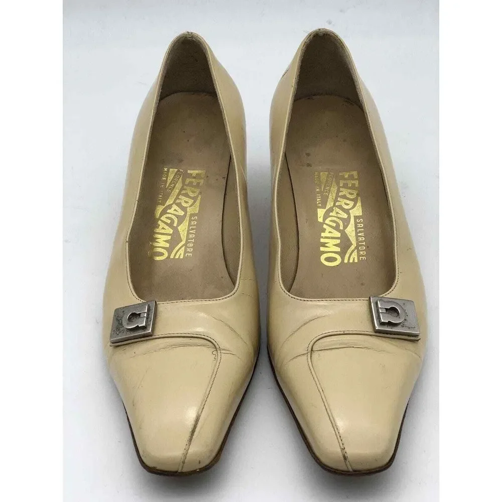 SALVATORE FERRAGAMO Beige Pumps Kitten Heels Horsebit Women's Shoes SIze 6D